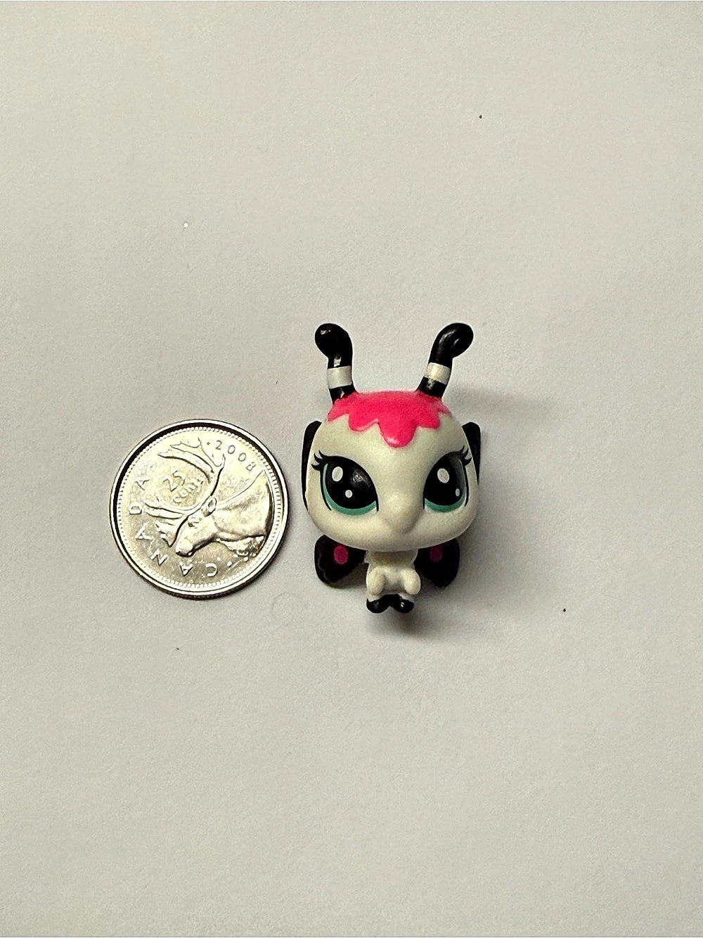 Hasbro Littlest Pet Shop Flutter Butterwings White & Pink Mini